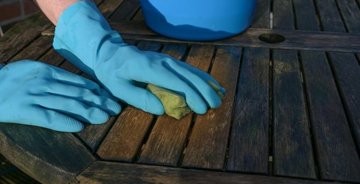 Kiedy warto zdecydować się na profesjonalną renowację desek tarasowych?