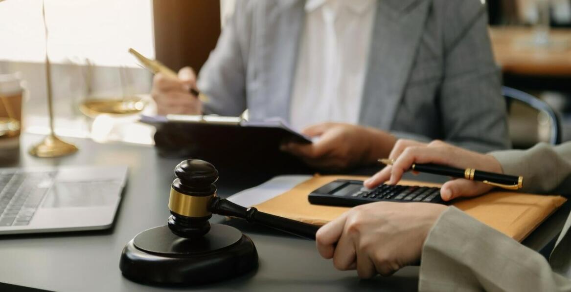 Jak ustalane są ceny za usługi adwokata w Warszawie?