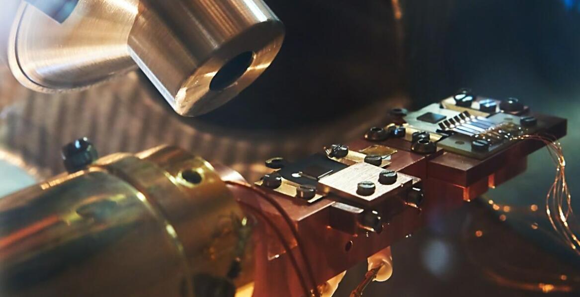 Jakie technologie wykorzystywane są w obróbce soczewek okularowych?