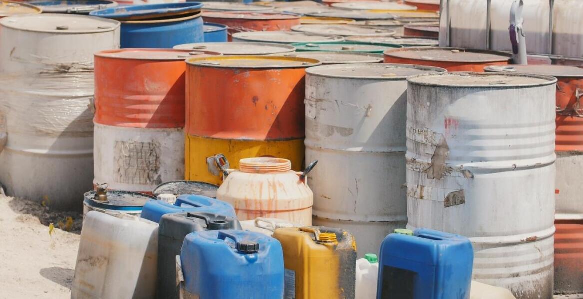 W jaki sposób odpady z lakierni są skutecznie unieszkodliwiane?