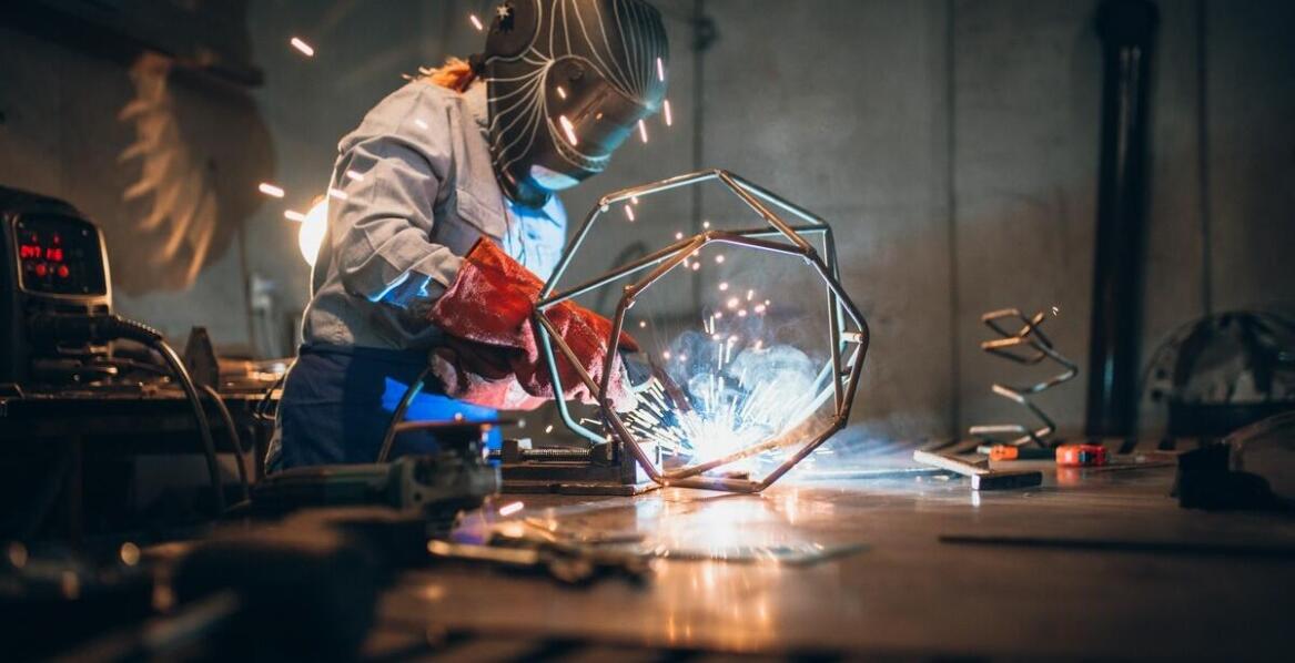 Jakie są zalety i wady różnych metod spawania w obróbce metali?