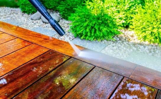 Tarasy drewniane – jak dbać o ich trwałość i estetykę?