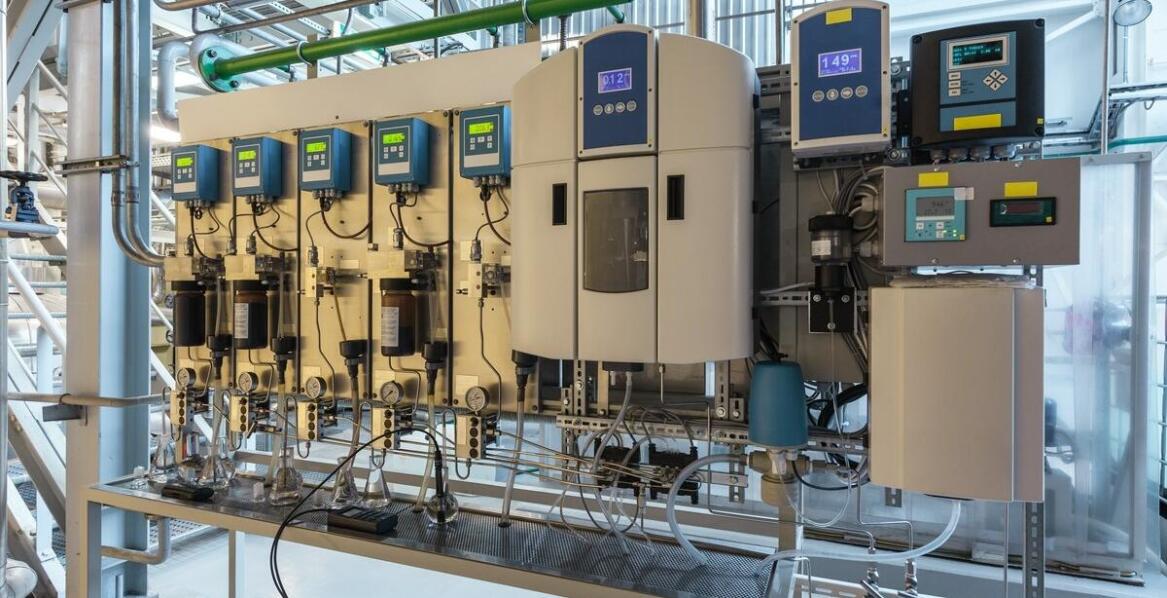 Wpływ elektrozaworów pneumatycznych na automatyzację linii produkcyjnych