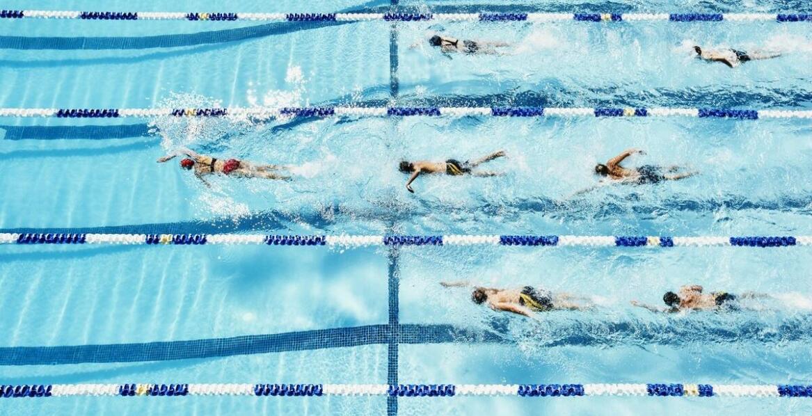 Jakie korzyści przynosi regularne uczęszczanie na zajęcia pływackie?