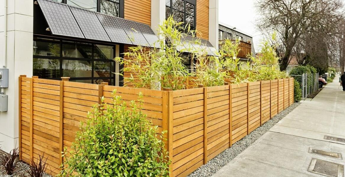 Jakie są zalety barier szczeblinkowych w przestrzeni publicznej?