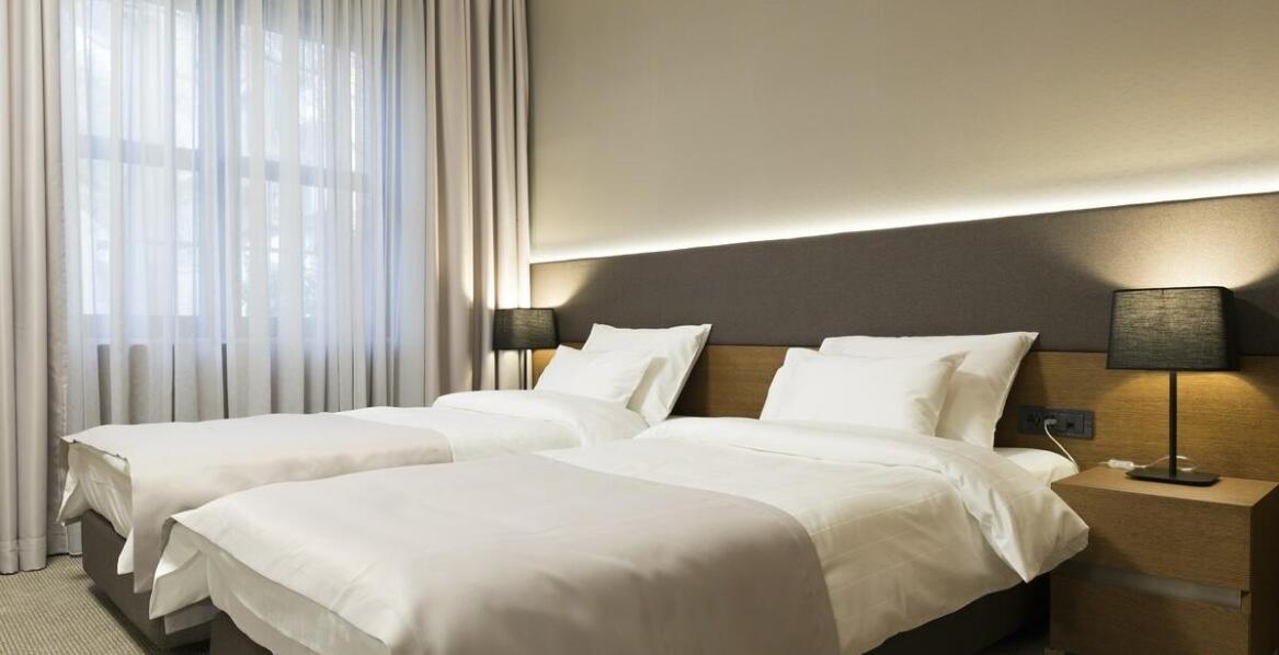 Łóżko do sypialni 120x200 a ergonomia snu – co warto wiedzieć?