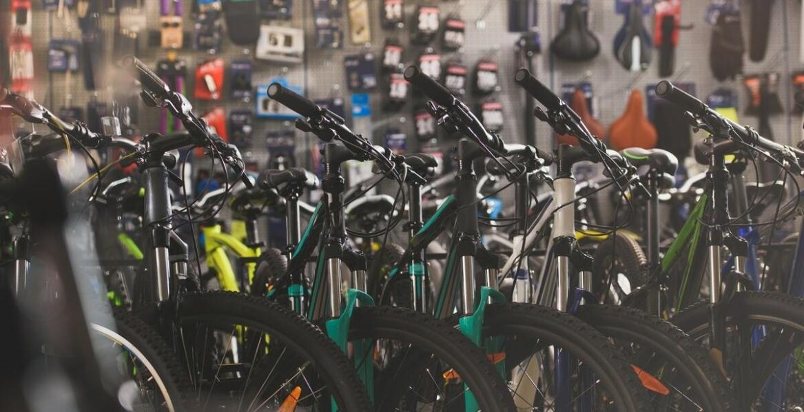 Jakie trendy w projektowaniu rowerów szosowych można zauważyć w ofercie?