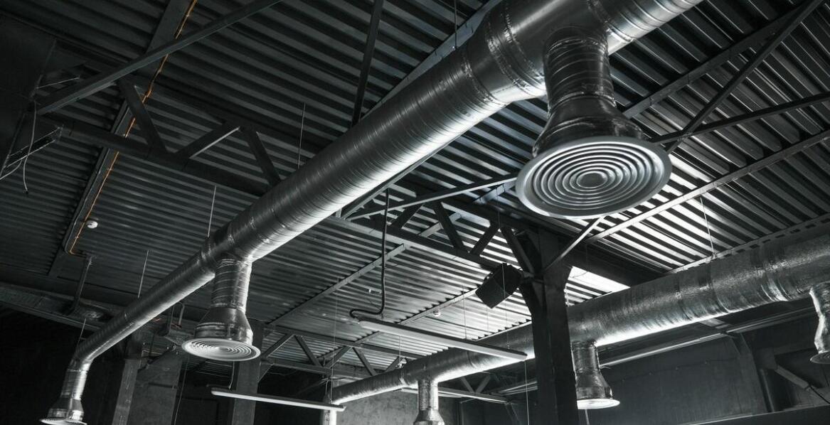 Klimatyzator pokojowy a wentylacja – jak te systemy współpracują?