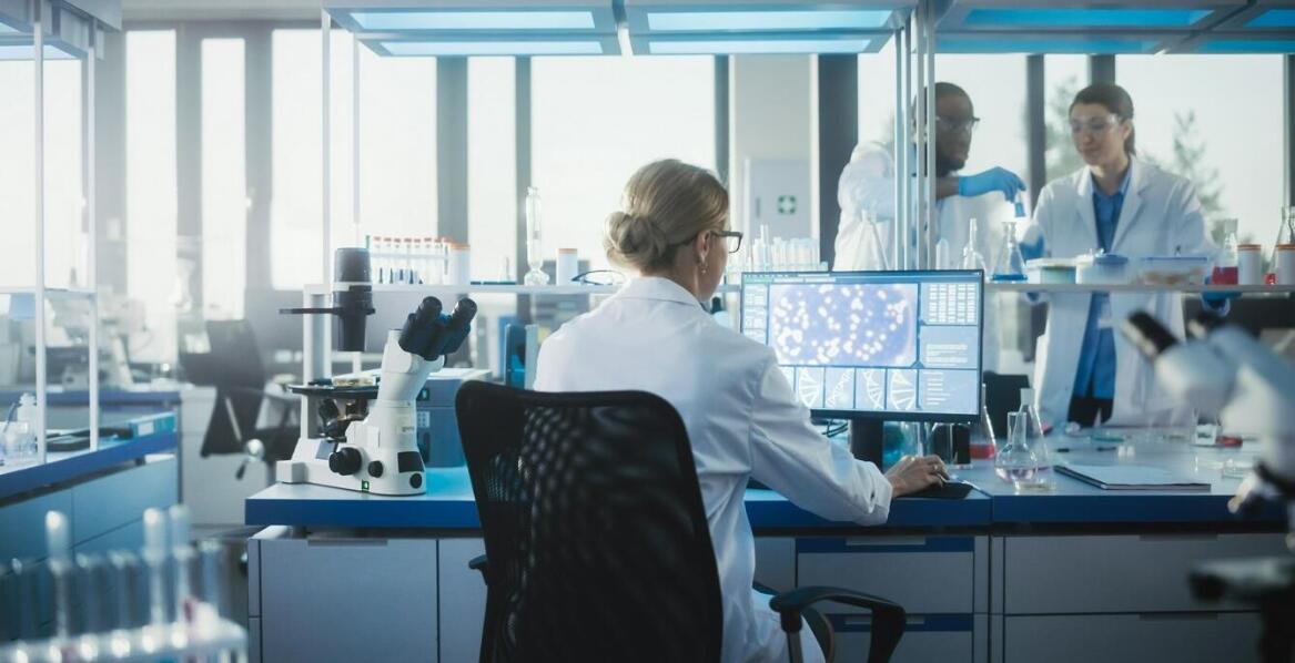 Jakie są korzyści z regularnych badań próbek gleby dla przedsiębiorstw?