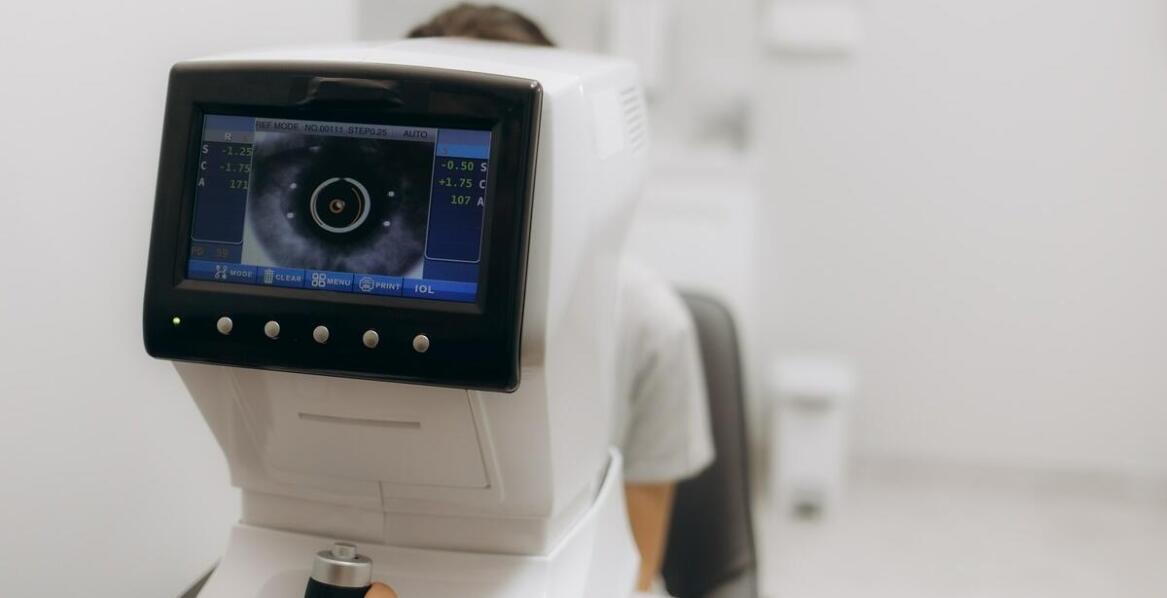 Jakie są zalety regularnych badań wzroku dla dzieci?