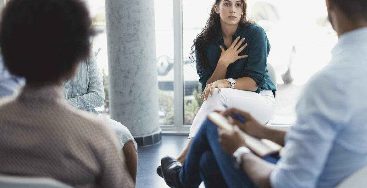 Rola psychoterapeutów w ośrodkach odwykowych – kim są i jakie mają zadania?
