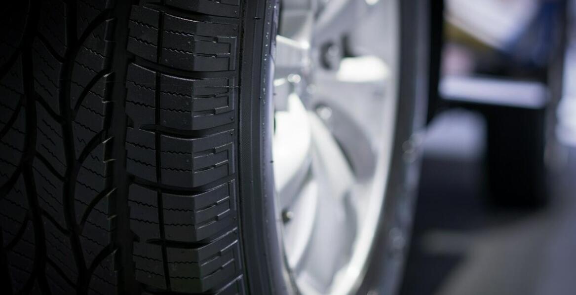 Relingi samochodowe a aerodynamika pojazdu – co warto wiedzieć?