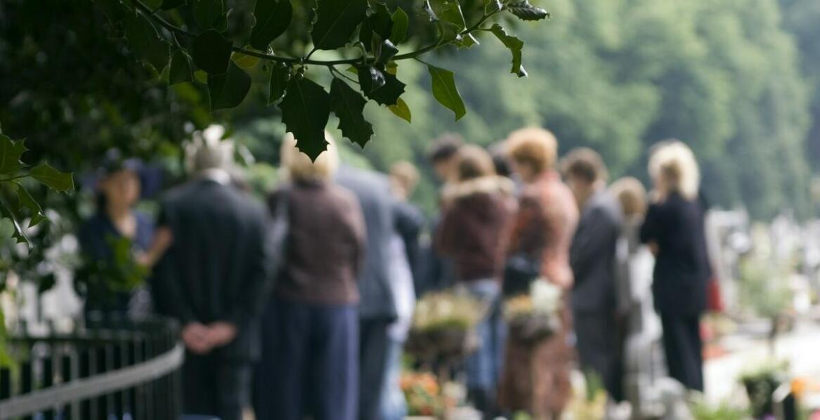 Jak zakład pogrzebowy wspiera rodziny w trudnych momentach straty?
