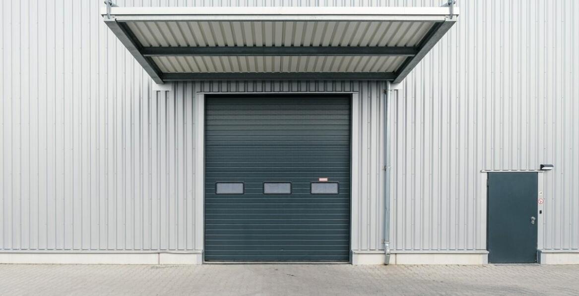 Jakie korzyści płyną z automatyzacji szybkobieżnych bram rolowanych?