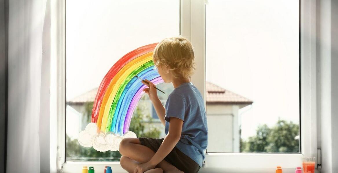 Jakie rodzaje moskitier najlepiej sprawdzają się w domach z dziećmi i zwierzętami?