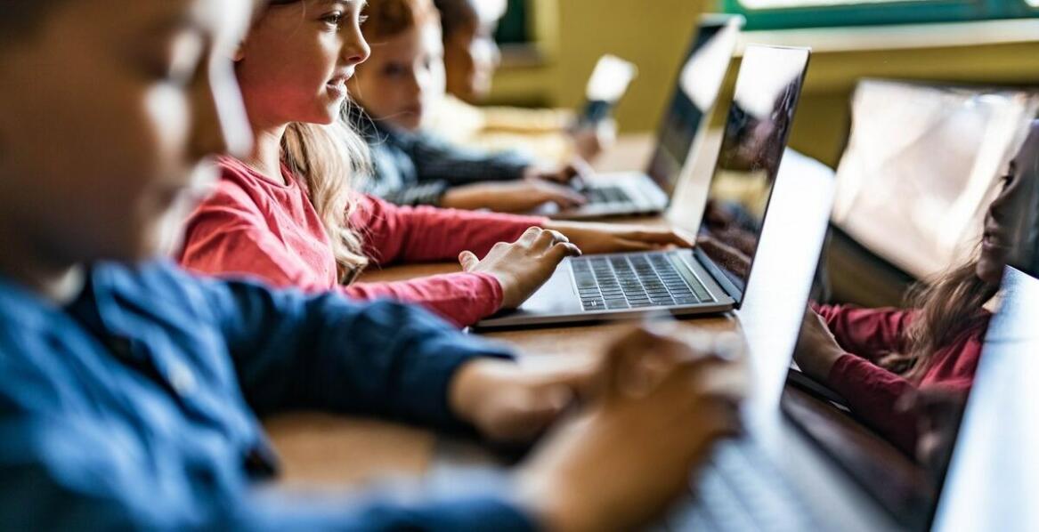 Jakie wyzwania mogą czekać na uczniów podczas kursu maturalnego z biologii online?