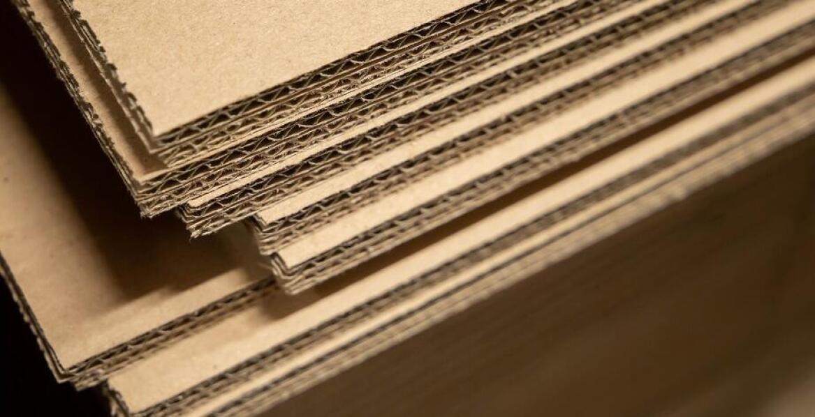 Przekładki kartonowe – niezawodne rozwiązanie w logistyce i magazynowaniu