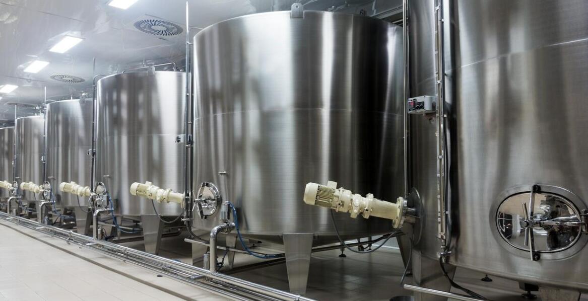 Zastosowanie zbiorników podziemnych w systemach przeciwpożarowych – co warto wiedzieć?