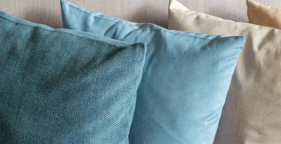 Jak próżniowe pakowanie poduszek wpływa na ich trwałość i estetykę?