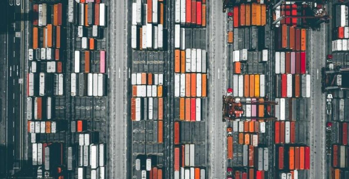 Jakie są opcje ubezpieczenia przewożonych ładunków i dlaczego warto je rozważyć?