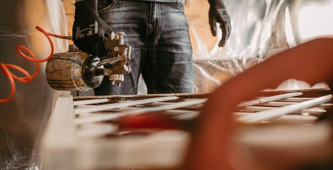 Jakie są różnice między malowaniem matowym a błyszczącym?