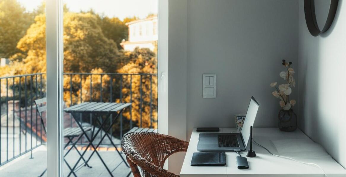 Trytytki a estetyka – jak wpływają na wygląd przestrzeni roboczej?