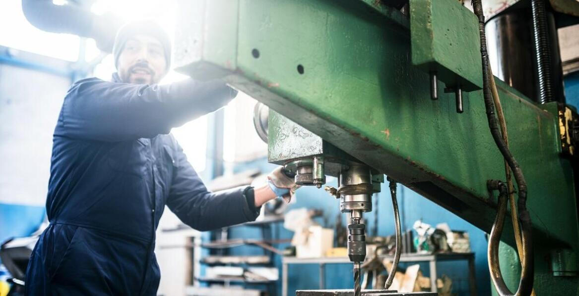 Jakie są największe wyzwania podczas gięcia blachy?