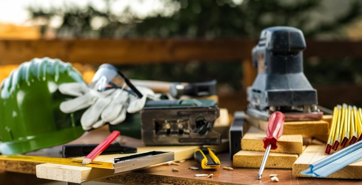 Jakie są najczęstsze usterki strugarek wyrówniarek i jak im zapobiegać?