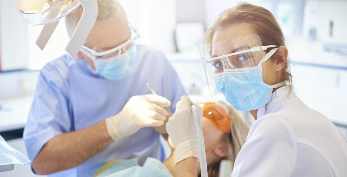 Jak botoks może wspierać leczenie problemów z dziąsłami?