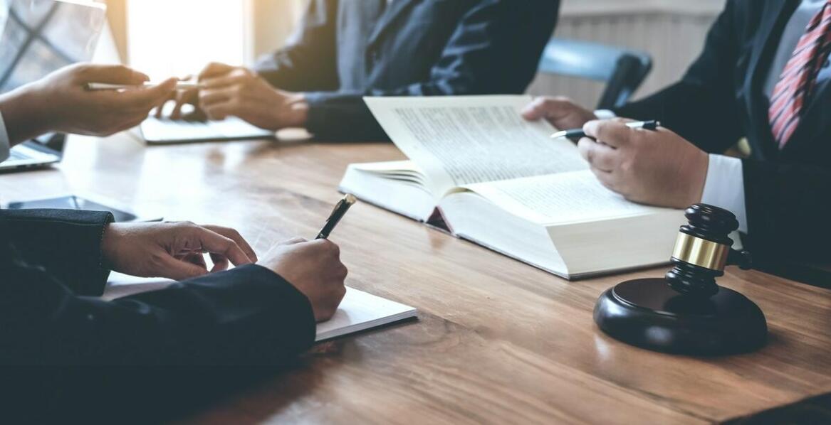 Jakie są kluczowe zasady ustalania kontaktów z dziećmi po rozwodzie?