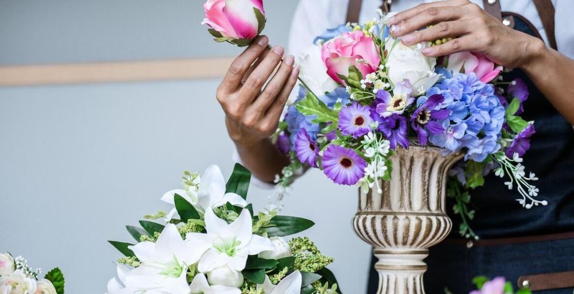 Dlaczego warto zaufać profesjonalistom przy organizacji pogrzebu?