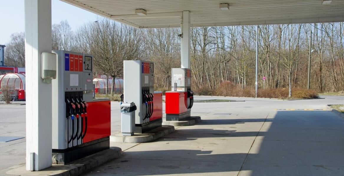 Jakie są korzyści z wyboru lokalnej stacji paliw Wola Rakowa?