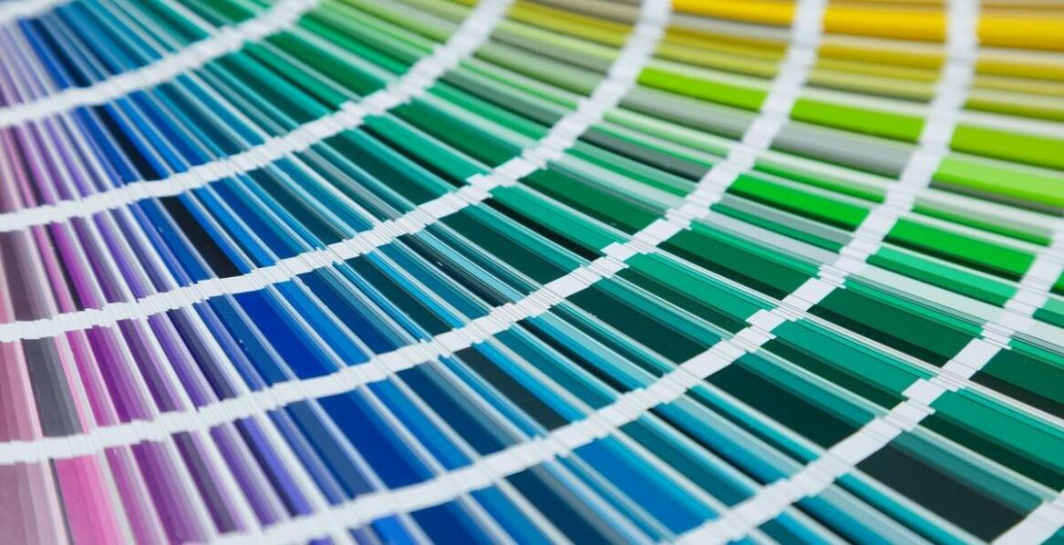 Jak przygotować projekt graficzny na papierze kredowym błysk?