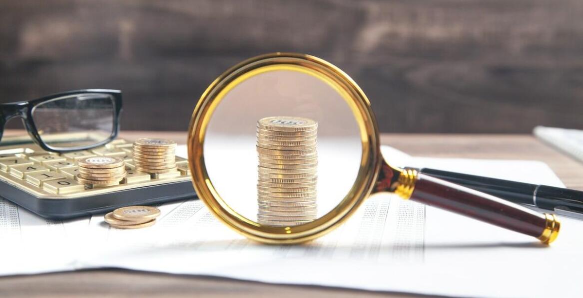 Jakie są zalety korzystania z lokalnych lombardów przy sprzedaży złota?