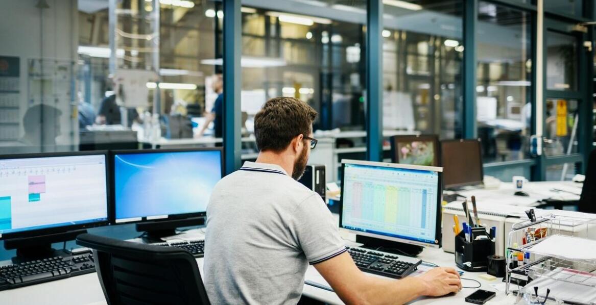 Jakie korzyści przynosi integracja programu do katalogowania z innymi systemami IT?