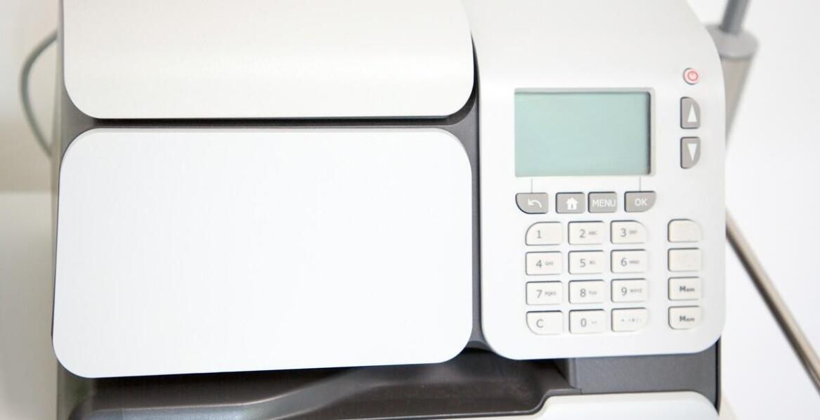 Jakie są różnice między drukarką Blitz S10 a innymi modelami na rynku?