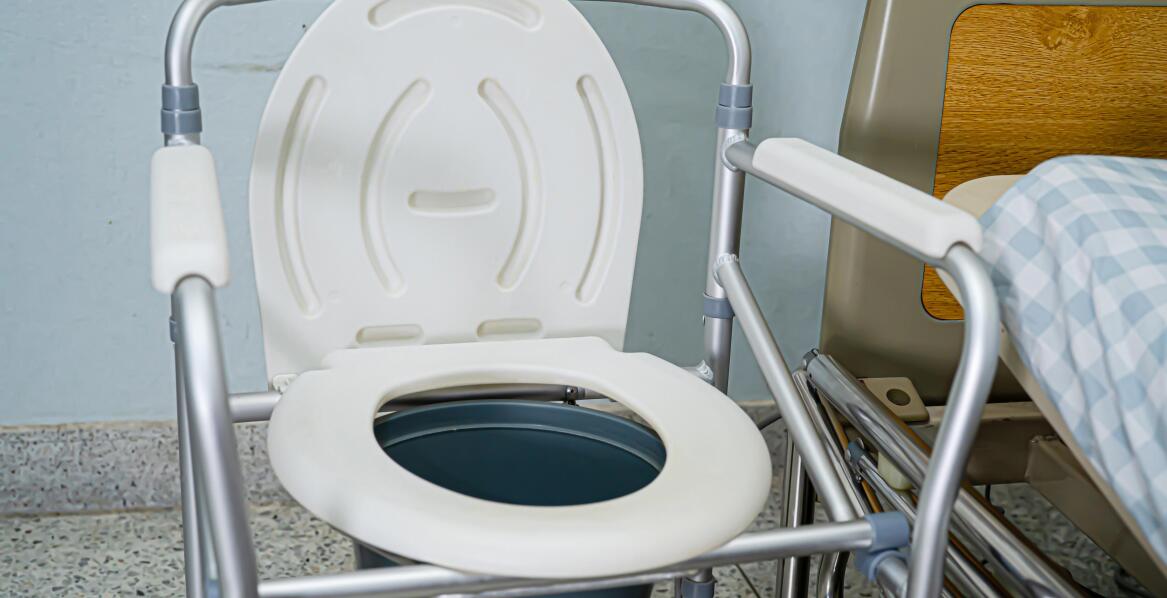 Jakie modele krzeseł toaletowych oferuje wypożyczalnia sprzętu medycznego?