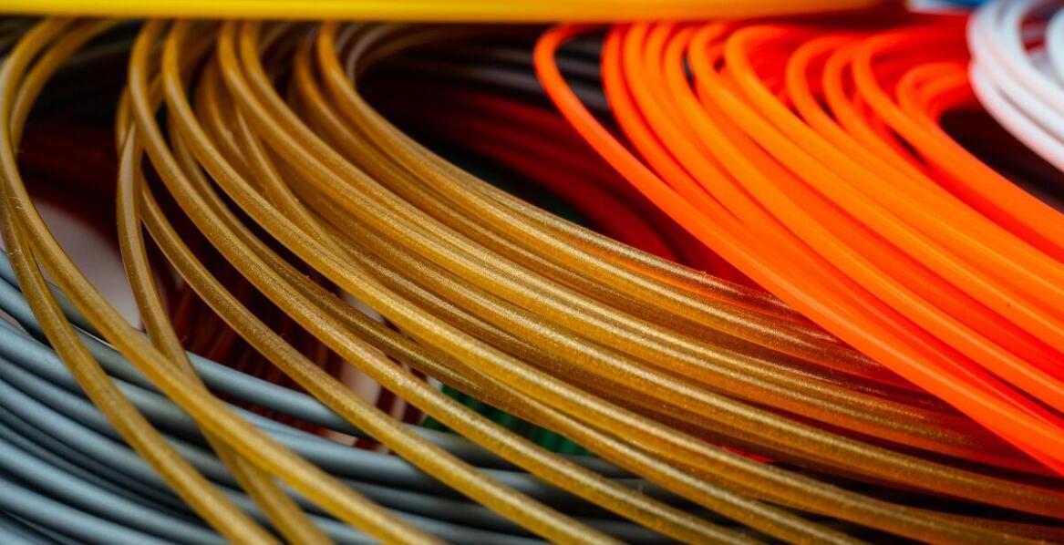 Tuby PVC z nadrukiem – jak zwiększyć ich atrakcyjność wizualną?