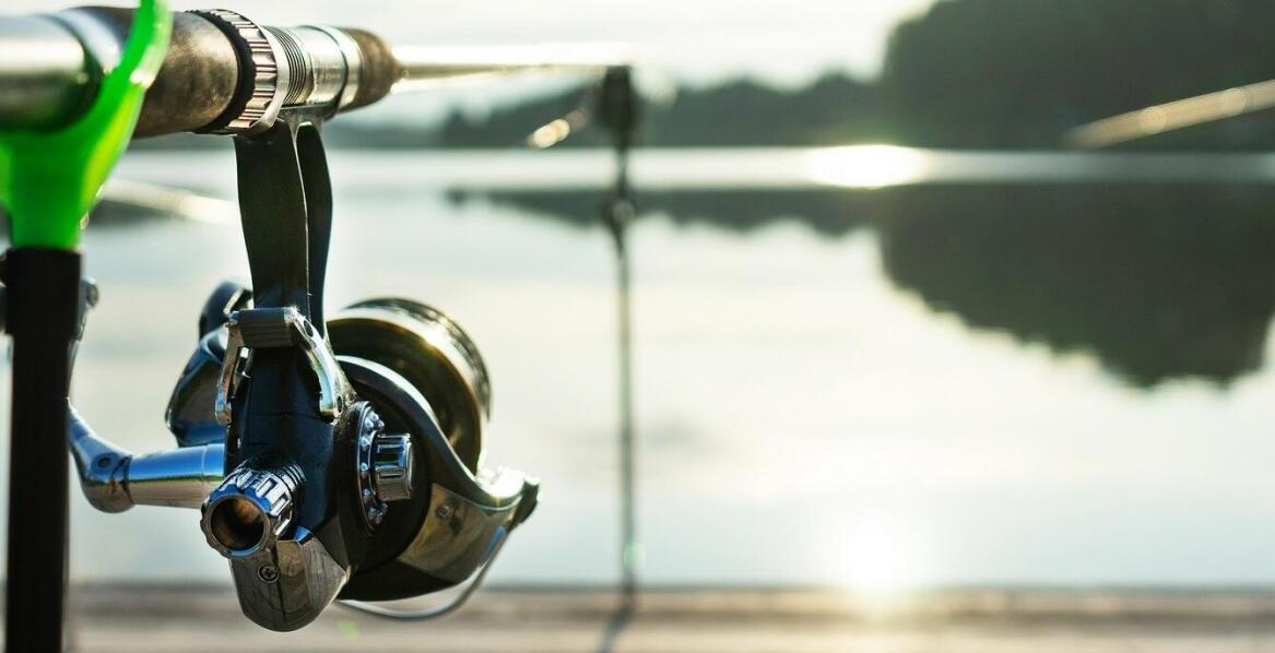 Jakie akcesoria do transportu sprzętu są niezbędne dla użytkowników Shimano Ultegra 10000?