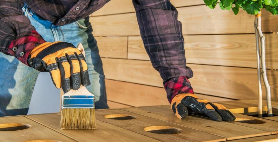 Usługa impregnacji drewna w kontekście ochrony przed wilgocią – co musisz wiedzieć?