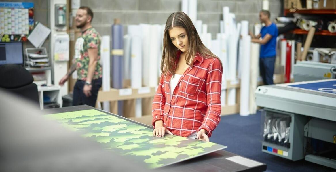 Jakie są najnowsze trendy w druku materiałów reklamowych?