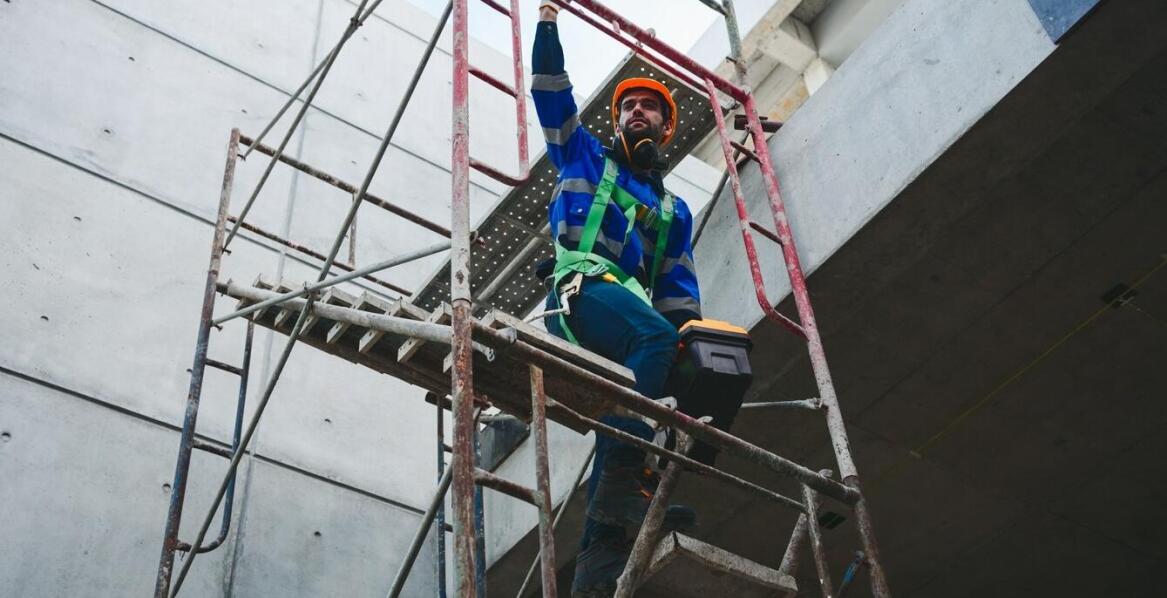 Jak wkrętarka graphite może zwiększyć efektywność pracy na wysokości?