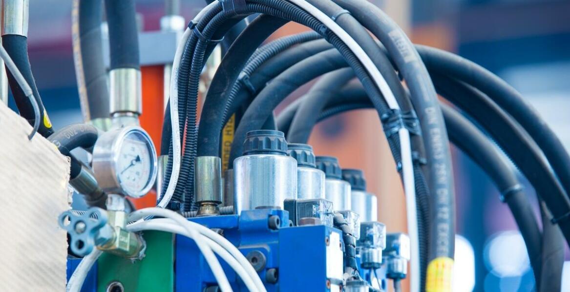 Prasa hydrauliczna 30 – nowoczesne rozwiązanie dla profesjonalnych serwisów