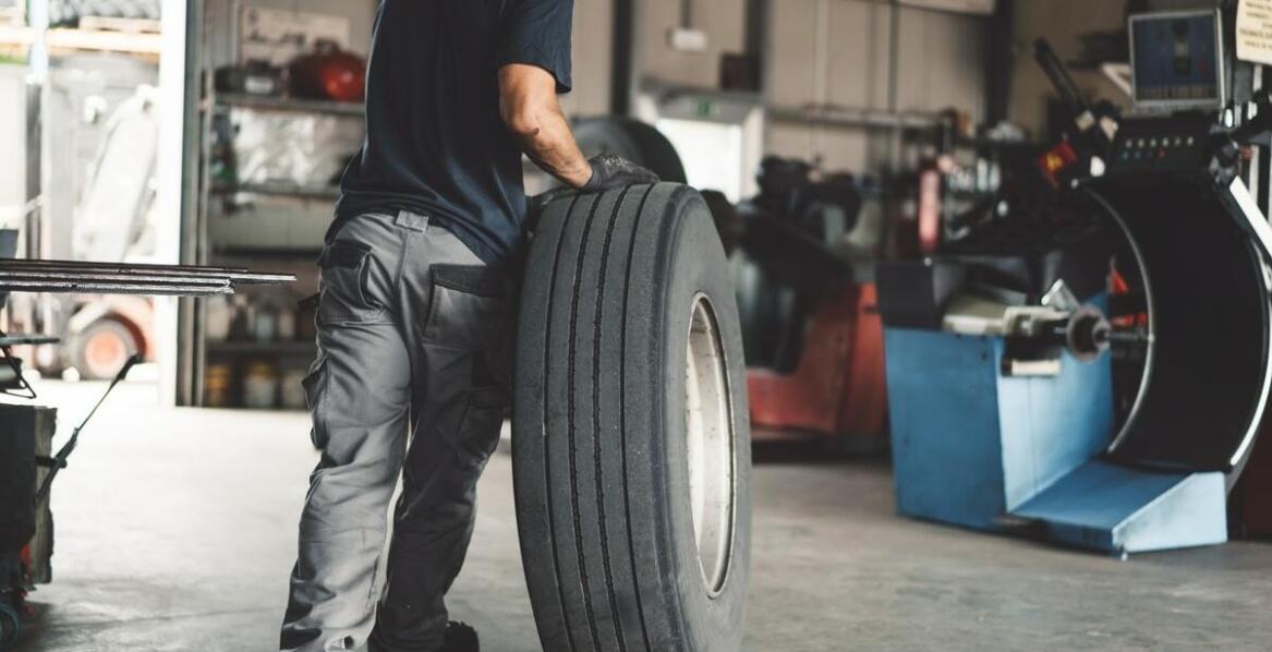 Opony 380 85r28 a ich zastosowanie w maszynach przemysłowych – co warto wiedzieć?