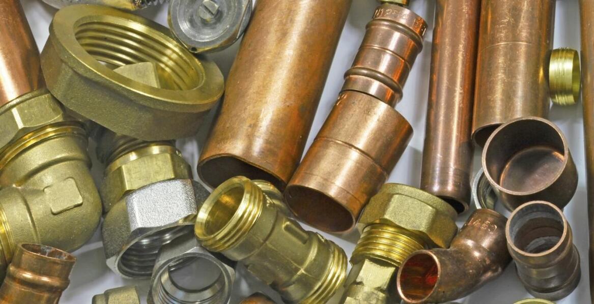 Jak uszczelniacz do rur żeliwnych wpływa na bezpieczeństwo instalacji grzewczej?