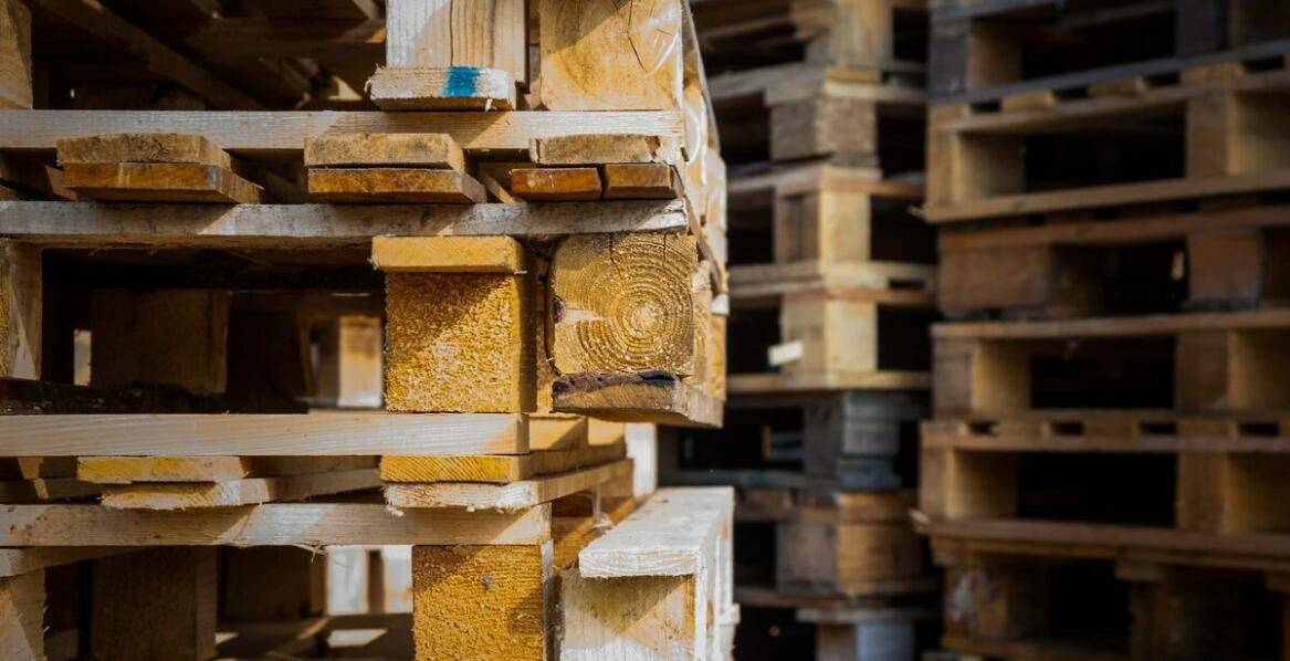 Versandpaletten und ihre Rolle zum Transportschutz von Waren