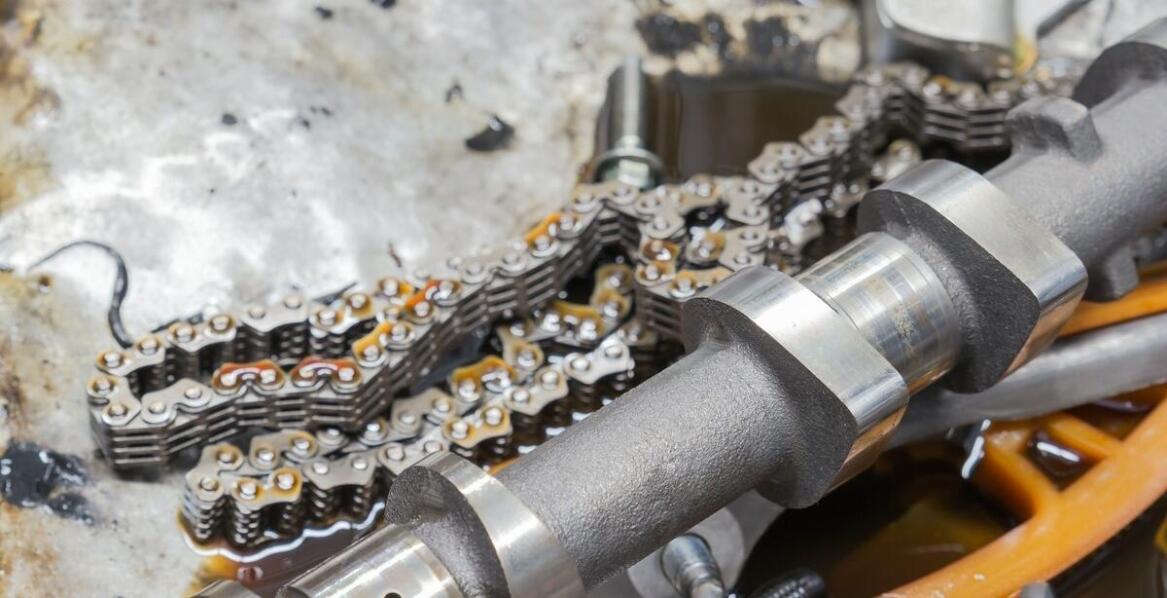 Zastosowanie łańcuchów rolkowych w przemyśle maszynowym: co warto wiedzieć?