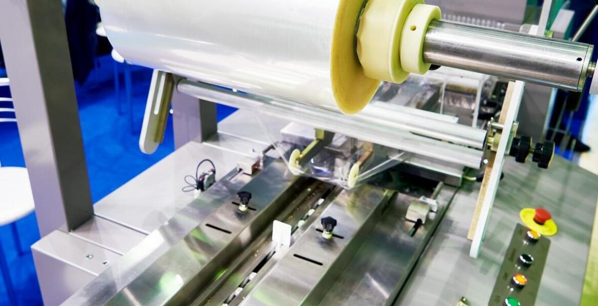 Jakie są zalety teflonowania powierzchni w kontekście łatwości czyszczenia maszyn?