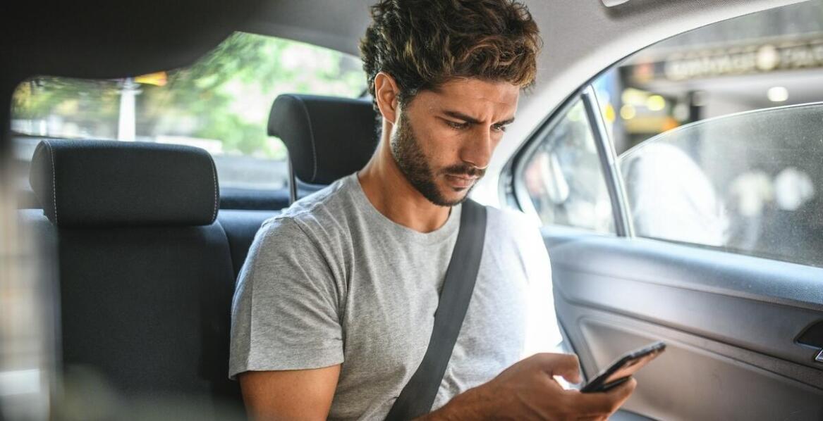 Jak przebiega proces rezerwacji biletów telefonicznie w usługach transportowych?