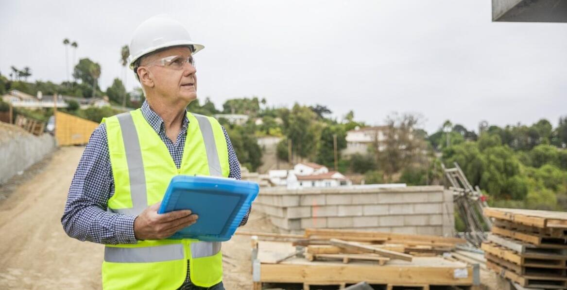 Dlaczego przeglądy roczne są kluczowe dla długowieczności budynków?